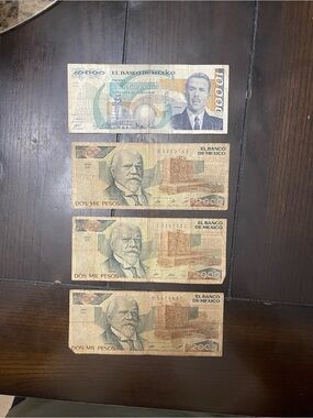 Currency lot of pesos